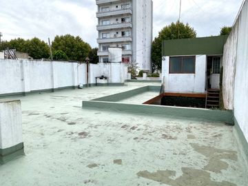 VENTA CASA 4 AMBIENTES COCHERA TERRAZA LUGANO
