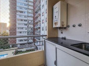 Depto. de tres ambientes amoblado en Martínez