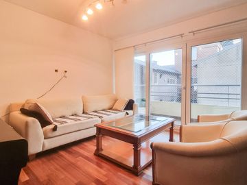 Depto. de tres ambientes amoblado en Martínez