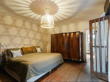 VENTA CASA 5 AMBIENTES BOEDO CON PATIO Y COCHERA