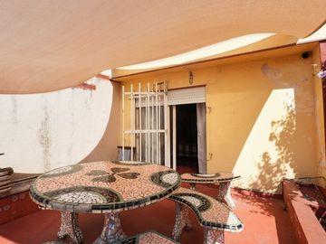 VENTA CASA 5 AMBIENTES BOEDO CON PATIO Y COCHERA