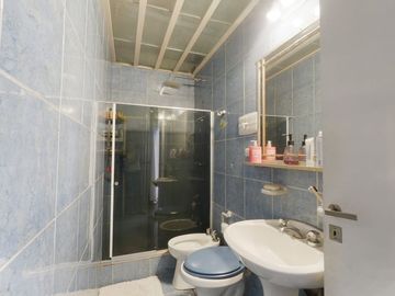 VENTA CASA 5 AMBIENTES BOEDO CON PATIO Y COCHERA