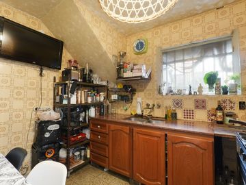 VENTA CASA 5 AMBIENTES BOEDO CON PATIO Y COCHERA