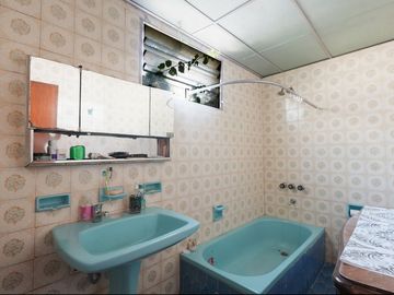 VENTA CASA 5 AMBIENTES BOEDO CON PATIO Y COCHERA