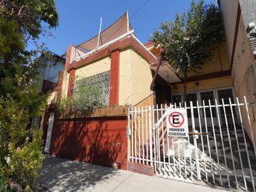 VENTA CASA 5 AMBIENTES BOEDO CON PATIO Y COCHERA
