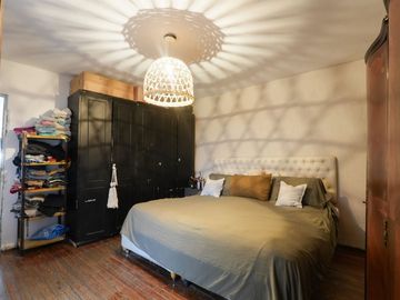 VENTA CASA 5 AMBIENTES BOEDO CON PATIO Y COCHERA
