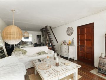 VENTA CASA 5 AMBIENTES BOEDO CON PATIO Y COCHERA
