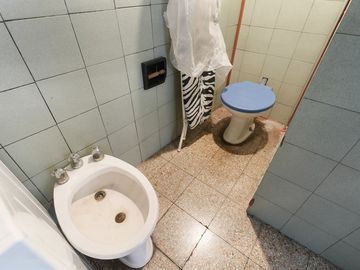 VENTA CASA 5 AMBIENTES BOEDO CON PATIO Y COCHERA