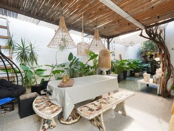 VENTA CASA 5 AMBIENTES BOEDO CON PATIO Y COCHERA