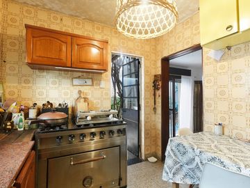 VENTA CASA 5 AMBIENTES BOEDO CON PATIO Y COCHERA