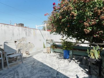 VENTA CASA 5 AMBIENTES BOEDO CON PATIO Y COCHERA