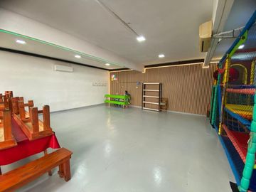 VENTA TRES LOCALES EN BLOQUE EXCELENTE UBICACION
