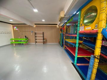 VENTA TRES LOCALES EN BLOQUE EXCELENTE UBICACION