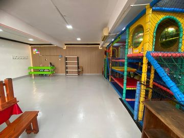 VENTA TRES LOCALES EN BLOQUE EXCELENTE UBICACION