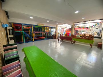VENTA TRES LOCALES EN BLOQUE EXCELENTE UBICACION