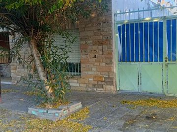 VENTA DE CASA A REFACCIONAR EN TERRENO DE 400MT2