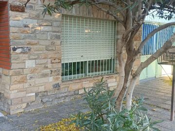 VENTA DE CASA A REFACCIONAR EN TERRENO DE 400MT2