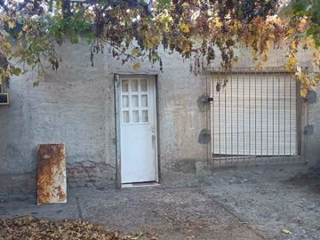 VENTA DE CASA A REFACCIONAR EN TERRENO DE 400MT2
