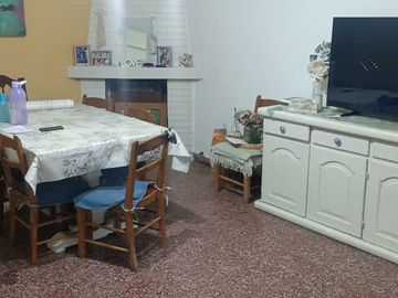 VENTA DE CASA A REFACCIONAR EN TERRENO DE 400MT2