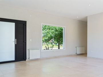 CASA EN ALQUILER 4 AMBIENTES EN FINCAS SPORTING