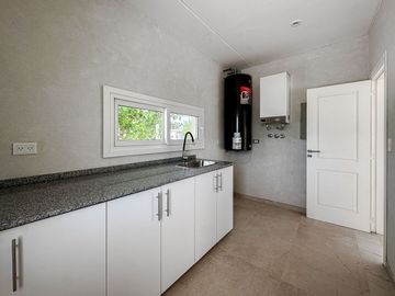 CASA EN ALQUILER 4 AMBIENTES EN FINCAS SPORTING