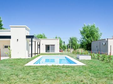 CASA EN ALQUILER 4 AMBIENTES EN FINCAS SPORTING