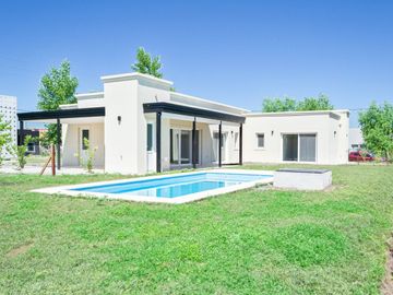 CASA EN ALQUILER 4 AMBIENTES EN FINCAS SPORTING