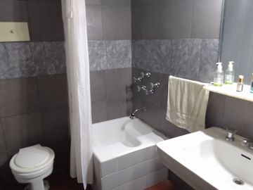 VENTA CASA 4 AMBIENTES +DEPARTAMENTO COLINA ALEGRE