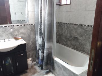 VENTA CASA 4 AMBIENTES +DEPARTAMENTO COLINA ALEGRE