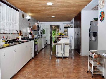 VENTA CASA 4 AMBIENTES +DEPARTAMENTO COLINA ALEGRE