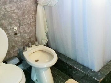 VENTA CASA 4 AMBIENTES +DEPARTAMENTO COLINA ALEGRE