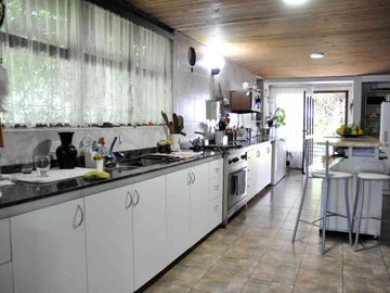 VENTA CASA 4 AMBIENTES +DEPARTAMENTO COLINA ALEGRE