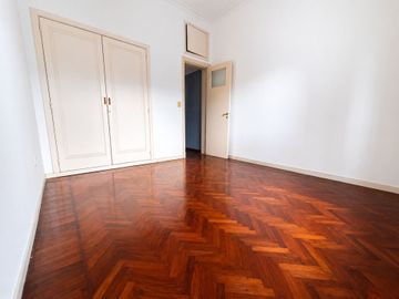 VENTA 3 AMB AMPLIO CON PATIO LUMINOSO EXC ESTADO