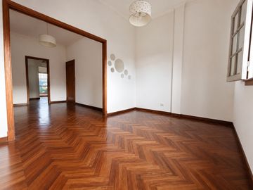 VENTA 3 AMB AMPLIO CON PATIO LUMINOSO EXC ESTADO
