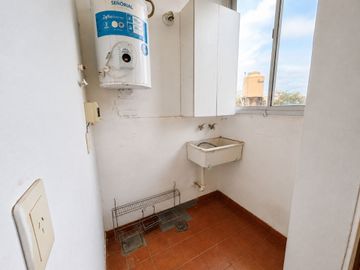 VENTA 3 AMB AMPLIO CON PATIO LUMINOSO EXC ESTADO