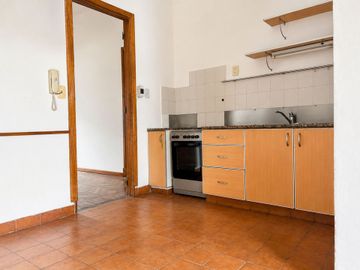 VENTA 3 AMB AMPLIO CON PATIO LUMINOSO EXC ESTADO