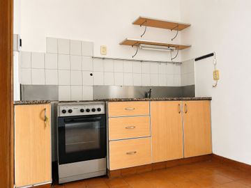 VENTA 3 AMB AMPLIO CON PATIO LUMINOSO EXC ESTADO