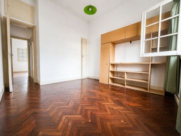 VENTA 3 AMB AMPLIO CON PATIO LUMINOSO EXC ESTADO