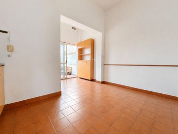 VENTA 3 AMB AMPLIO CON PATIO LUMINOSO EXC ESTADO
