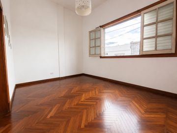 VENTA 3 AMB AMPLIO CON PATIO LUMINOSO EXC ESTADO