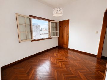 VENTA 3 AMB AMPLIO CON PATIO LUMINOSO EXC ESTADO