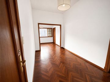 VENTA 3 AMB AMPLIO CON PATIO LUMINOSO EXC ESTADO