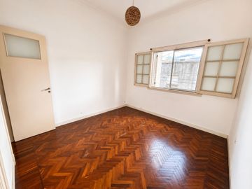 VENTA 3 AMB AMPLIO CON PATIO LUMINOSO EXC ESTADO