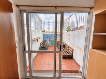 VENTA 3 AMB AMPLIO CON PATIO LUMINOSO EXC ESTADO