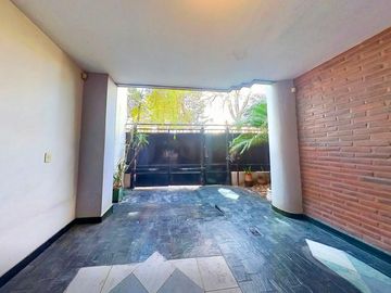 VENTA CASA 4 AMBIENTES, COCHERA 2 AUTOS MATADEROS