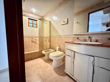 VENTA CASA 4 AMBIENTES, COCHERA 2 AUTOS MATADEROS