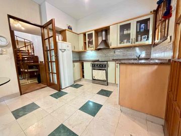 VENTA CASA 4 AMBIENTES, COCHERA 2 AUTOS MATADEROS