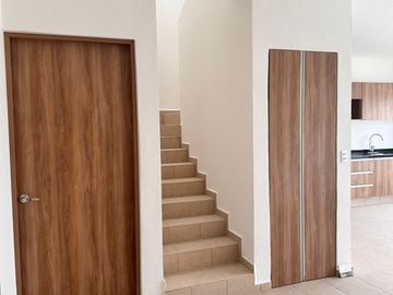 Casa en venta con recamara en planta baja frente a Sonterra Queretaro