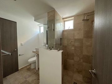 DEPARTAMENTO EN VENTA EN JURIQUILLA CON VISTA AL LAGO, QUERETARO