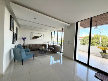 Amplio Departamento en Renta En Zibata, Planta Baja, Jardín Privado, Queretaro